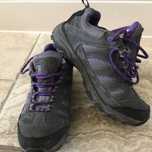 Kids hiking shoes